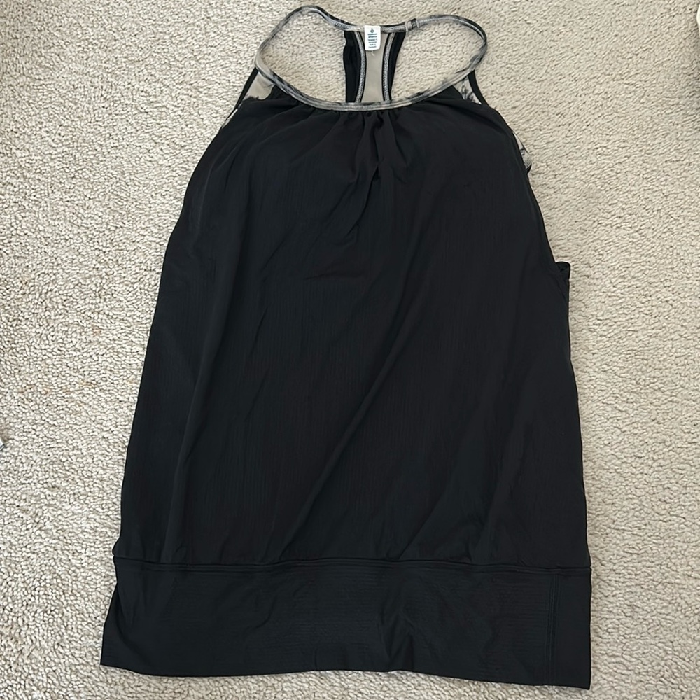 Lululemonn 2 in 1 yoga top size 6